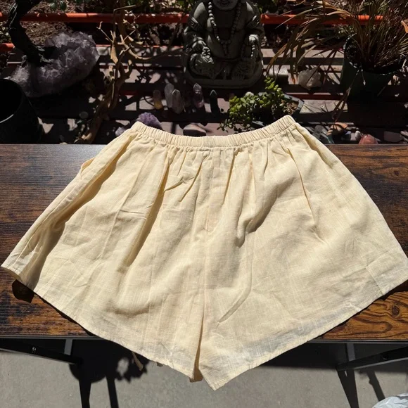 Petal + Pup Linen Shorts - Picture 3 of 3